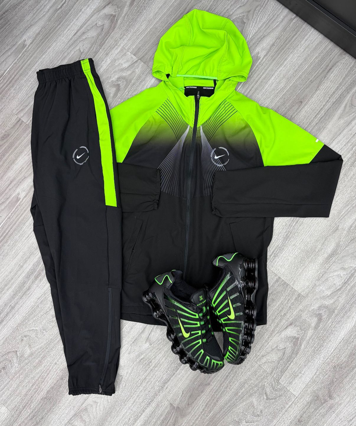 Men’s Nike set neon/black